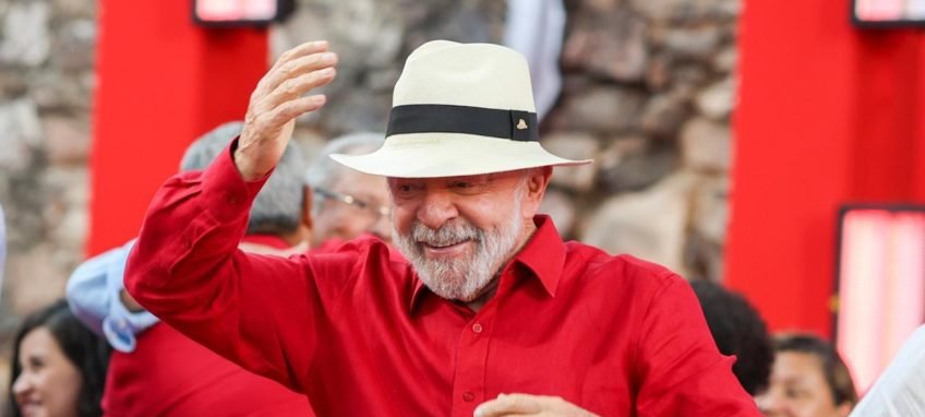 Lula na Sapucaí: presidente assiste a desfile em sua homenagem - Imagem do artigo