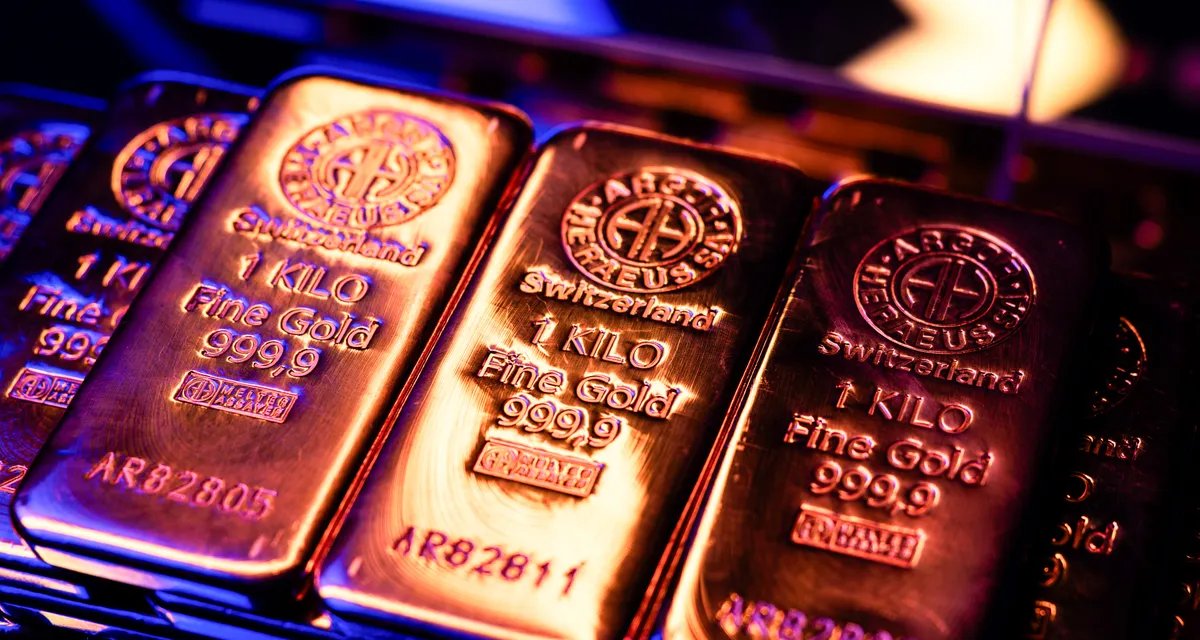 Ouro avança e supera US$ 5 mil antes da ata do Fed - Imagem do artigo